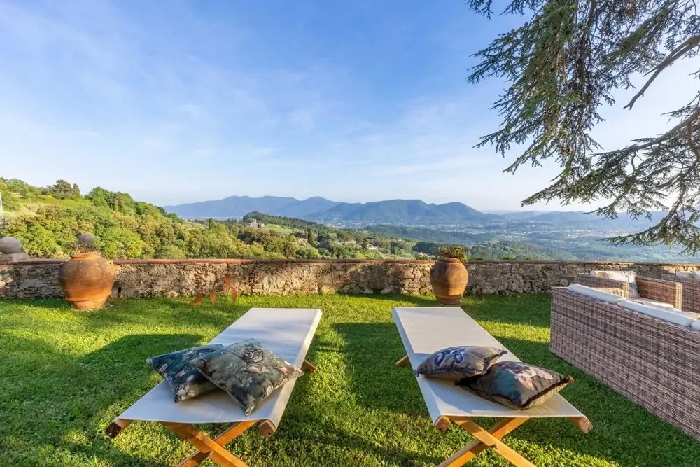 Villa Borbone - Perched on the Lucca Hills