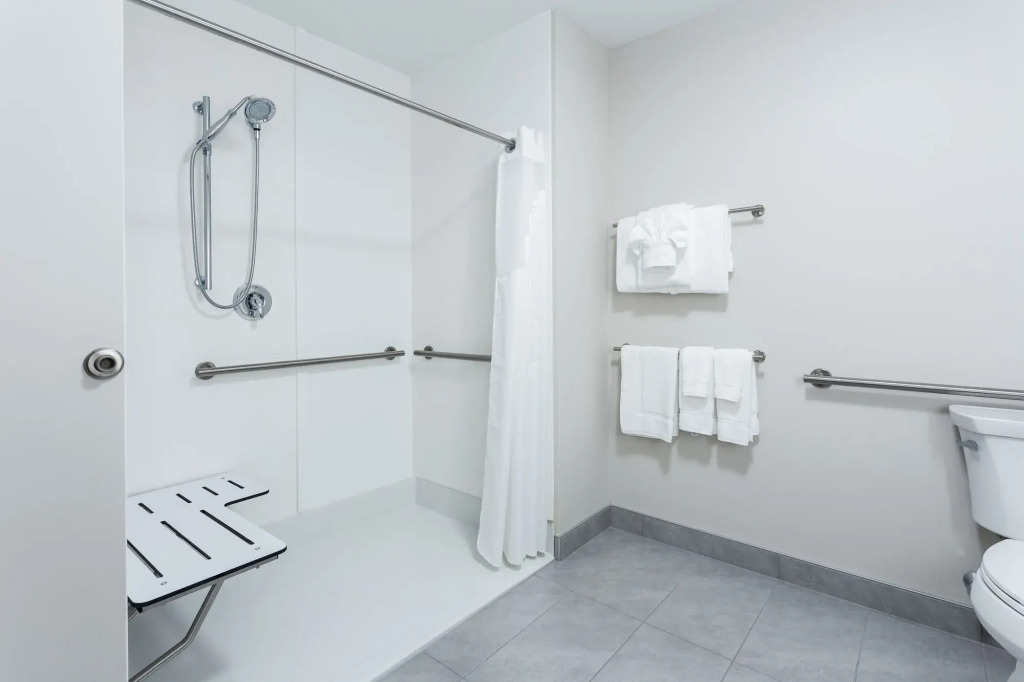 Holiday Inn Express & Suites - Rice Lake by IHG
