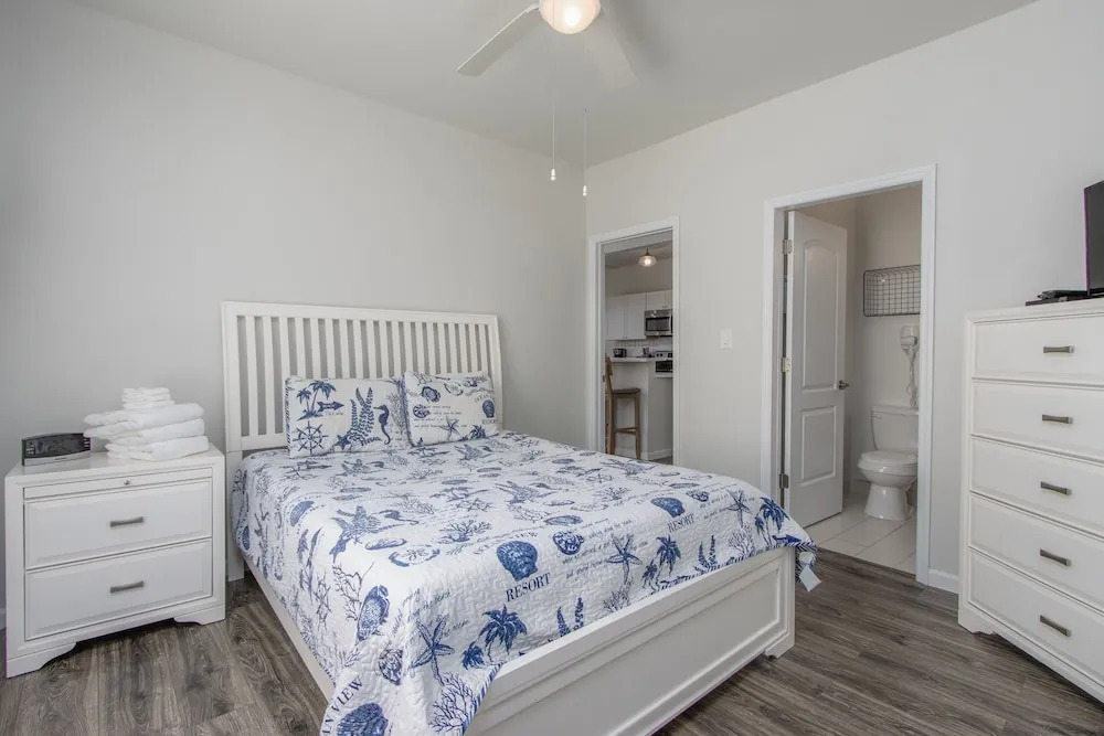 Frenchy's S On East Shore 486 3 Bedroom Home by Redawning
