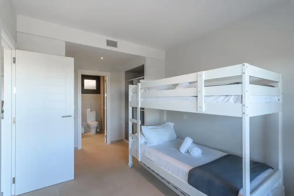 Modern Apartment With Shared Pool