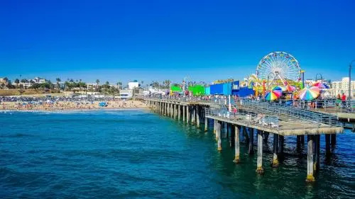 SANTA MONICA LUXURY APARTMENT WALK to BEACH!
