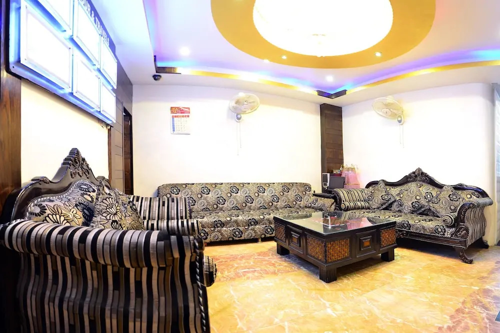 Oyo Capital O 11357 Hotel benz international