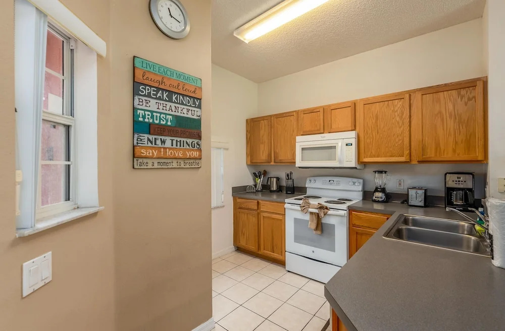 952lb 3 Bedroom Townhouse
