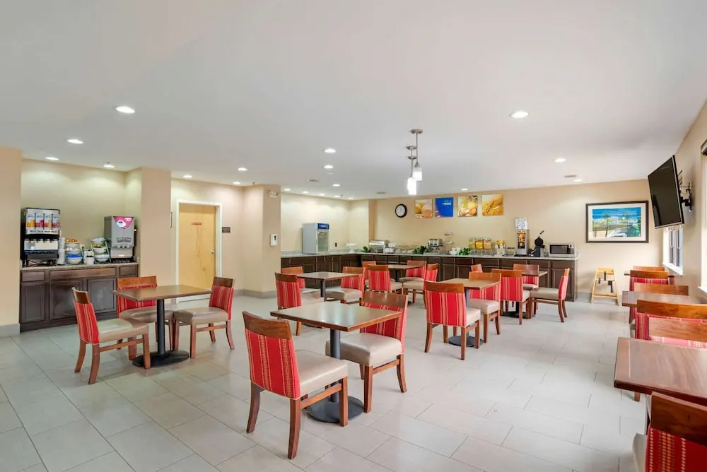 Comfort Suites