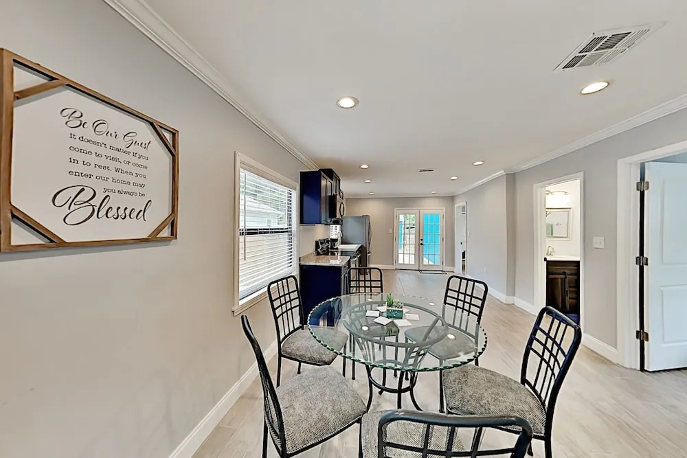 Lovely Old Seminole Heights With Grill & Deck 3 Bedroom Home