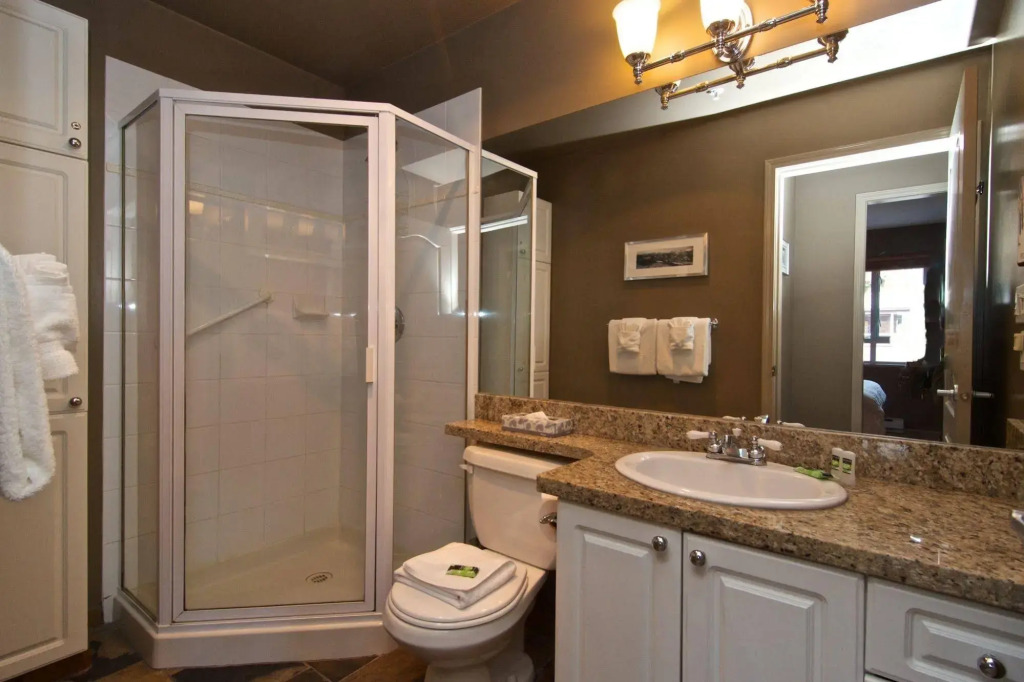 Town Plaza, Unit 256