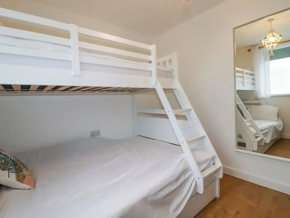 Apartment 6