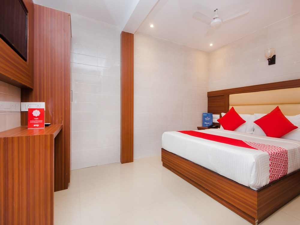 OYO 12257 Hotel Sai Suites