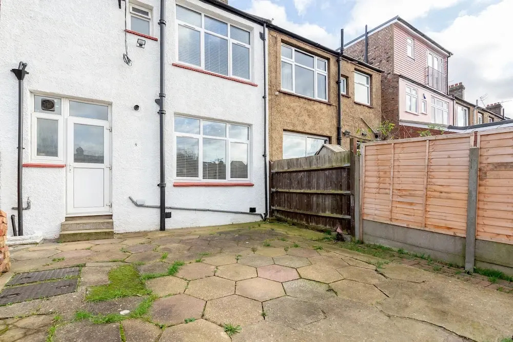 Modern & Spacious 3BR Terraced House