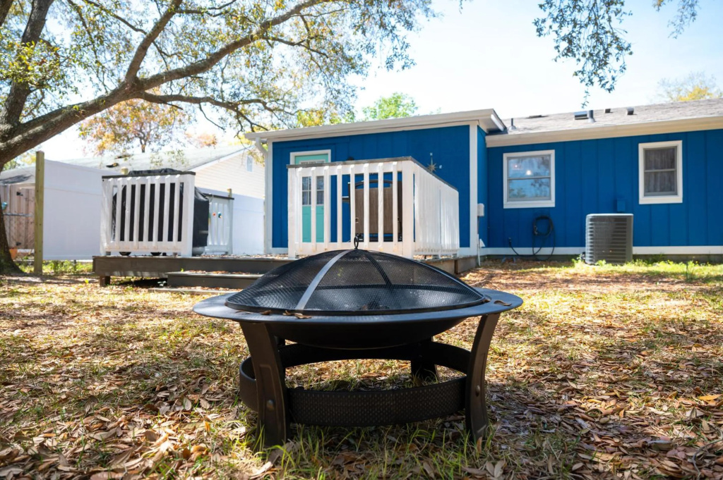 Blu-By-U by Oak Island Accommodations