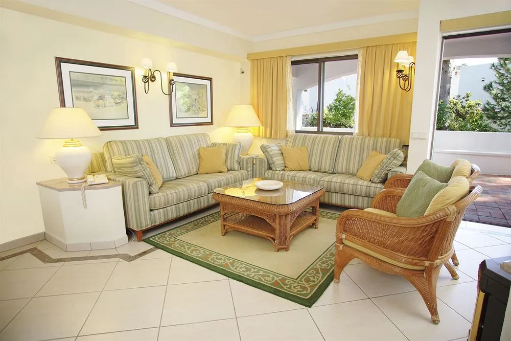 Four Seasons Country Club