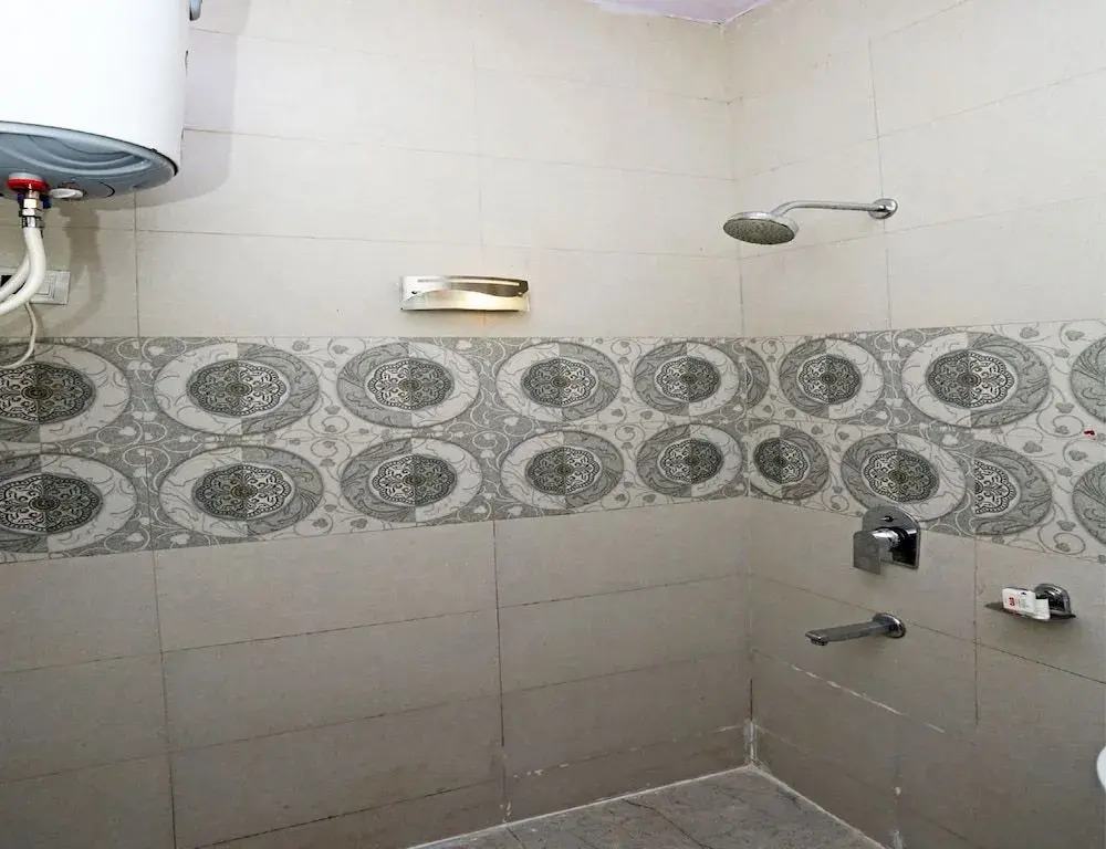 OYO 8637 Shivam Hotel