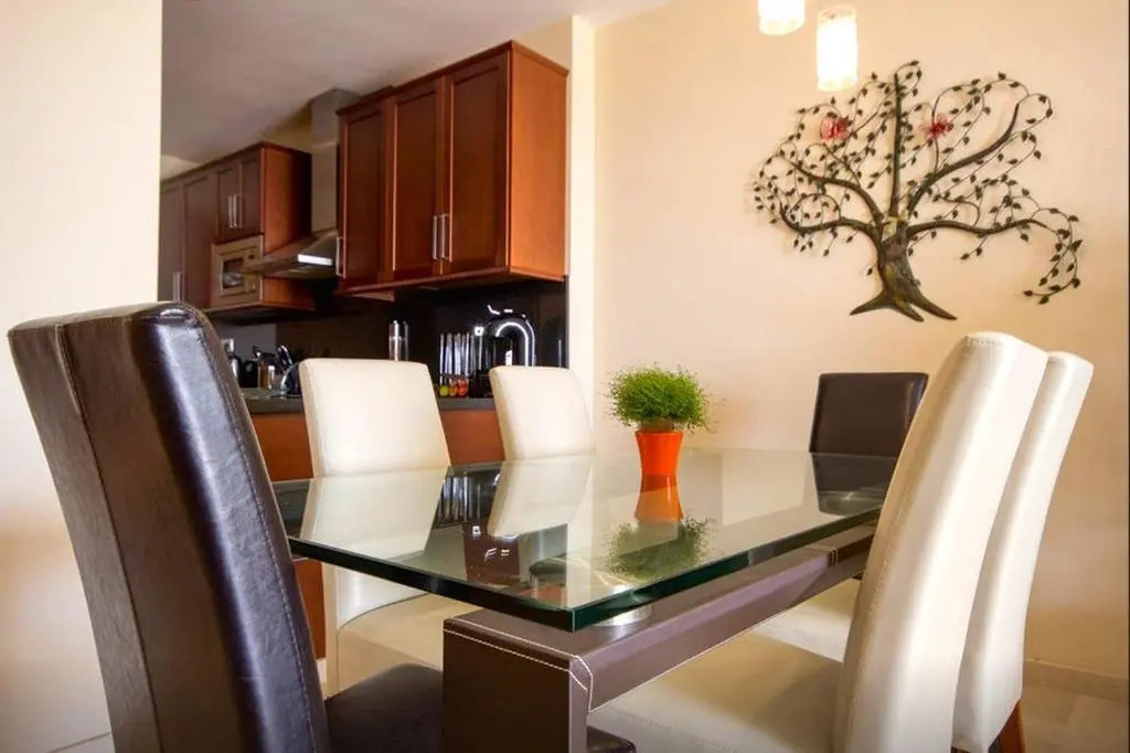 Malibu Mansions Condo B5 by Rafleys
