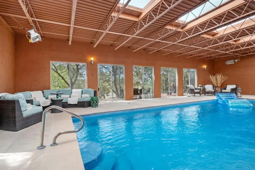 Cinco Chimineas - Indoor Pool, Walk to Canyon Rd, Authentic Historic Santa Fe