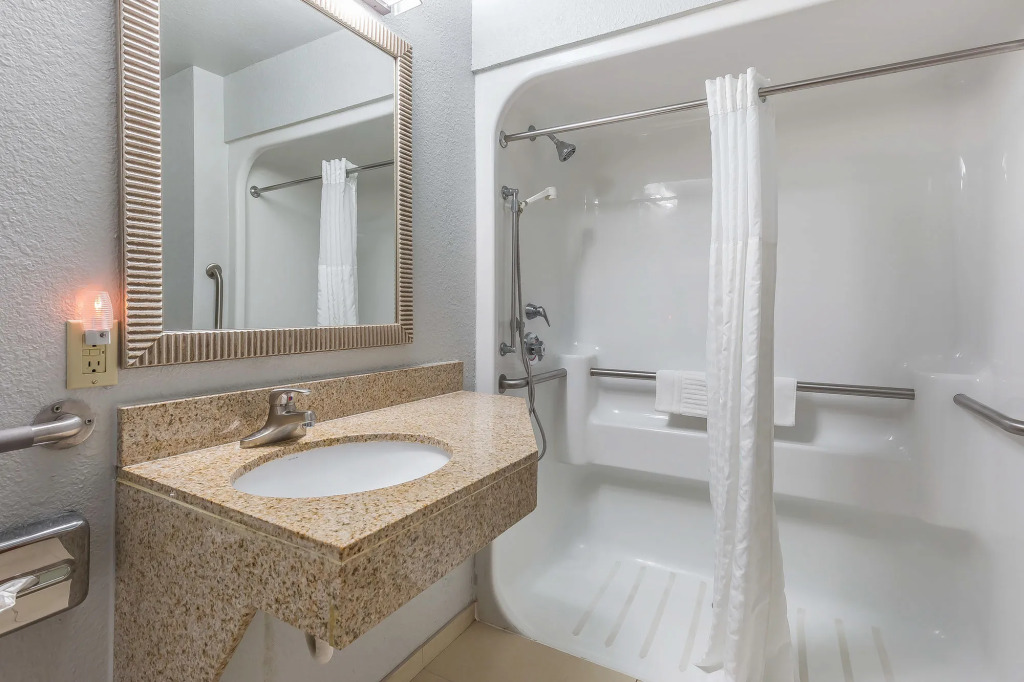 Comfort Inn Alton near I-255
