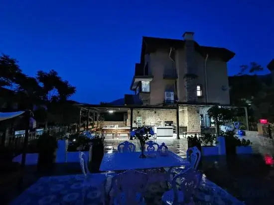 Yunzhong Manbu Banshan Huashu Hotel