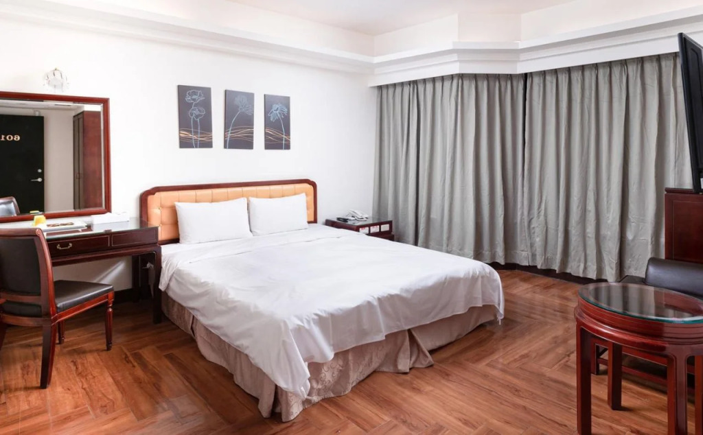 Peach Hotel