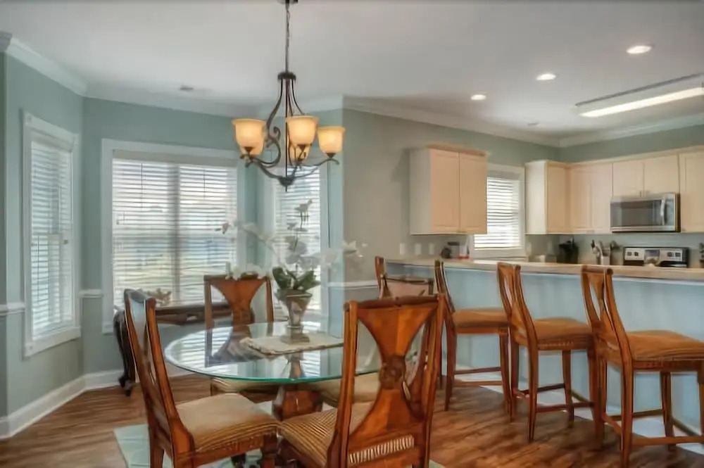 Magnolia Pointe 305-4820 Condo