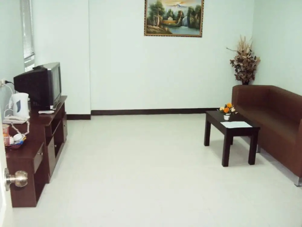 Aryan Suites Hotel