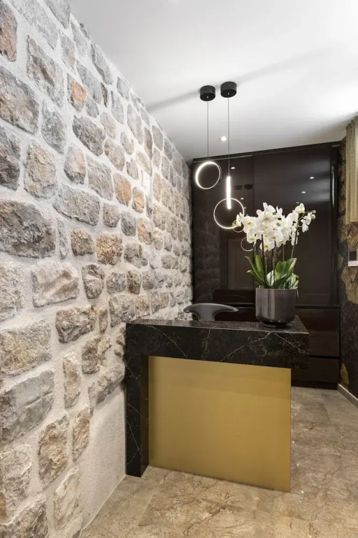 Sea Rocks Residence