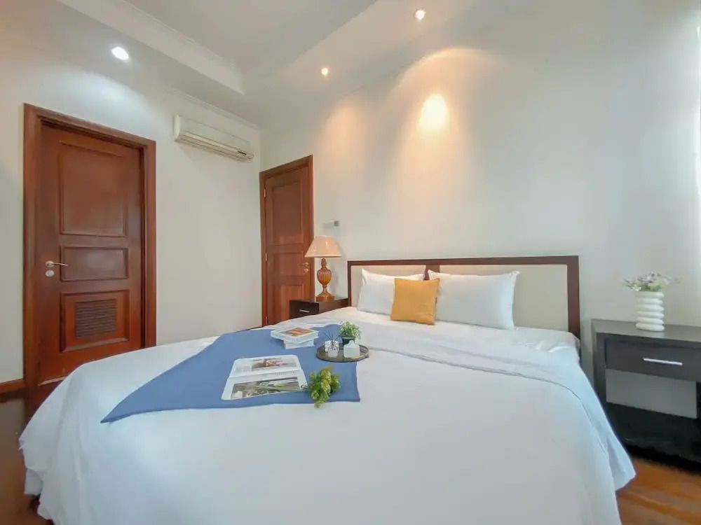 Spacious 2Br With Mall Access At Bellezza Apartment