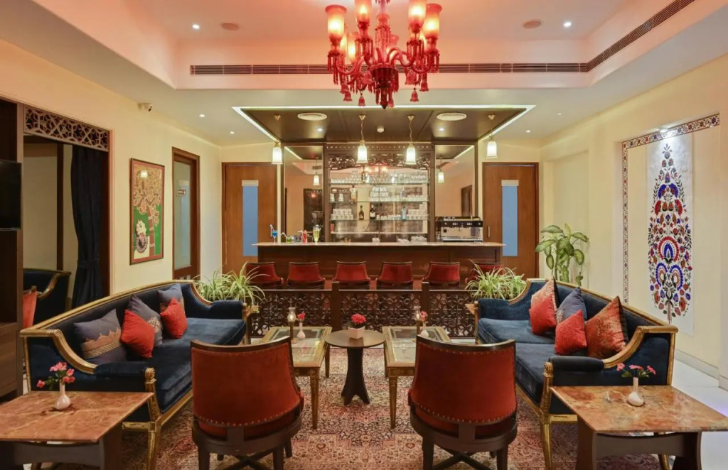 Brahma Niwas - Luxury Lake View Hotel with Infinity Pool, Udaipur