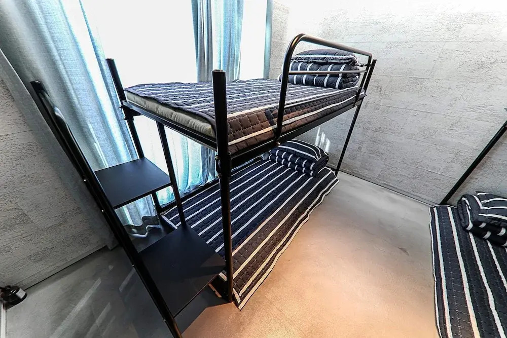 Iho 1820 Cafe & Guesthouse - Hostel