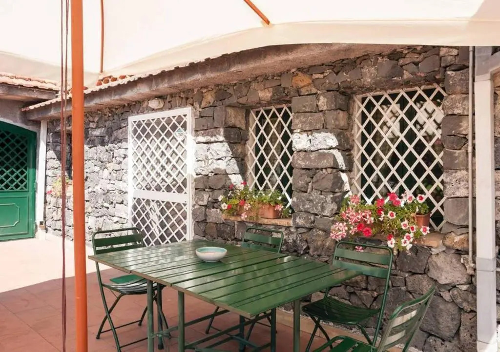 Villa with garden near the sea, with wi-fi
