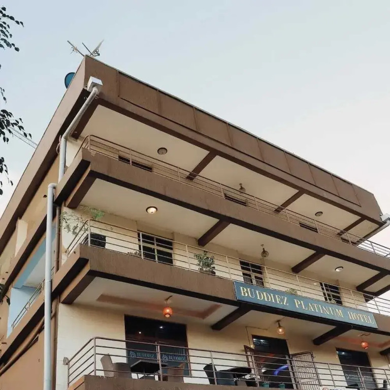 Buddiez Platinum Hotel