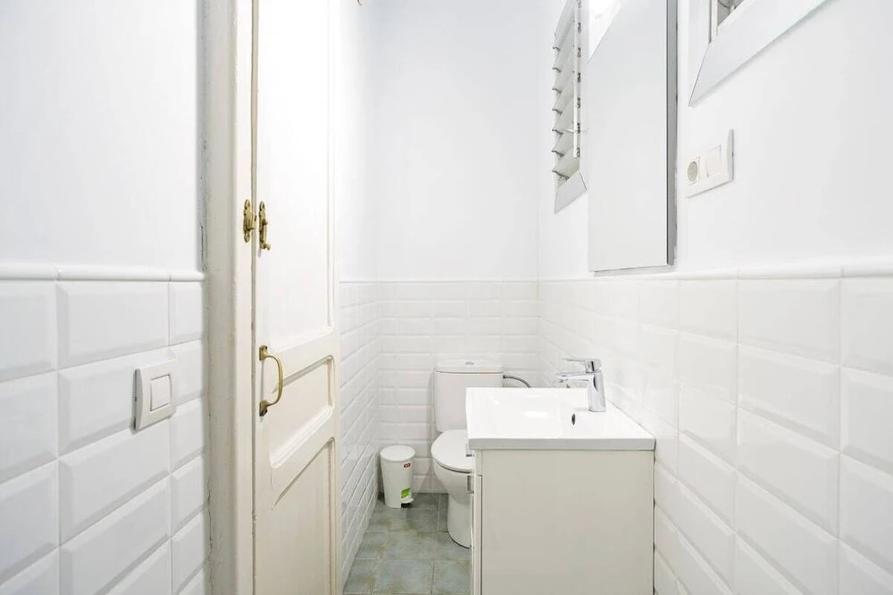 Spacious 4 Bed Apt Close to Sagrada Familia Temple