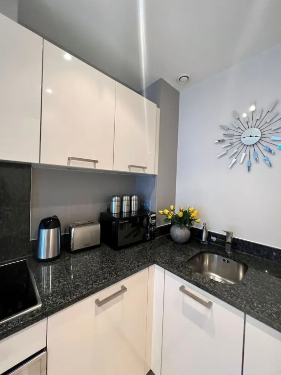 Londwell - Luxury Chelsea Apartment With Balcony