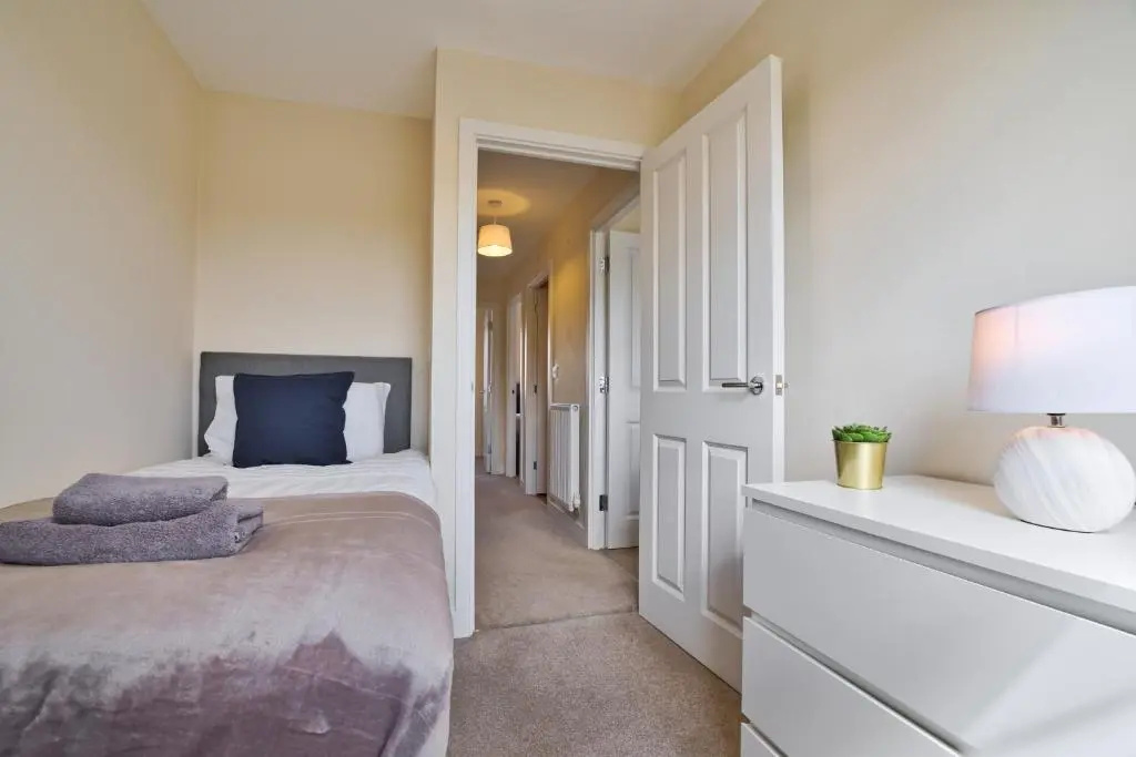MODERN and SPACIOUS HOUSE CLOSE TO THE CITY CENTRE