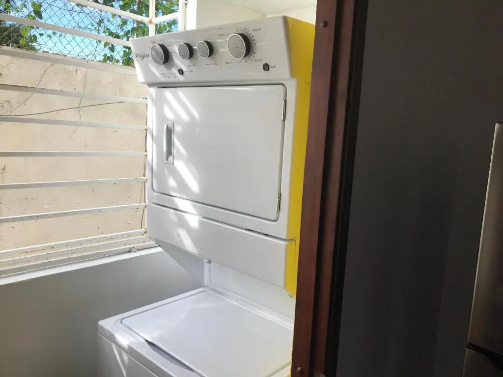 moderno apto frente a la piscina