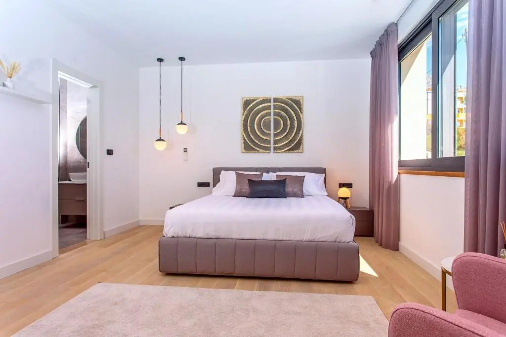 Luxury VILLA CECILIA with 4 en-suite bedrooms located 250m from the beach in Podstrana, max 8 people