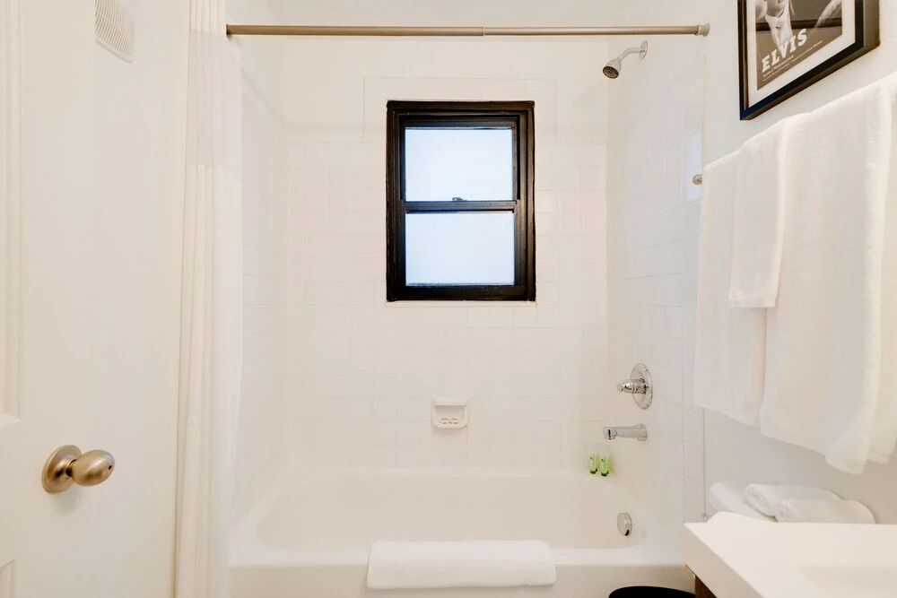 Contemporary Condo Minutes To Downtown Gulch