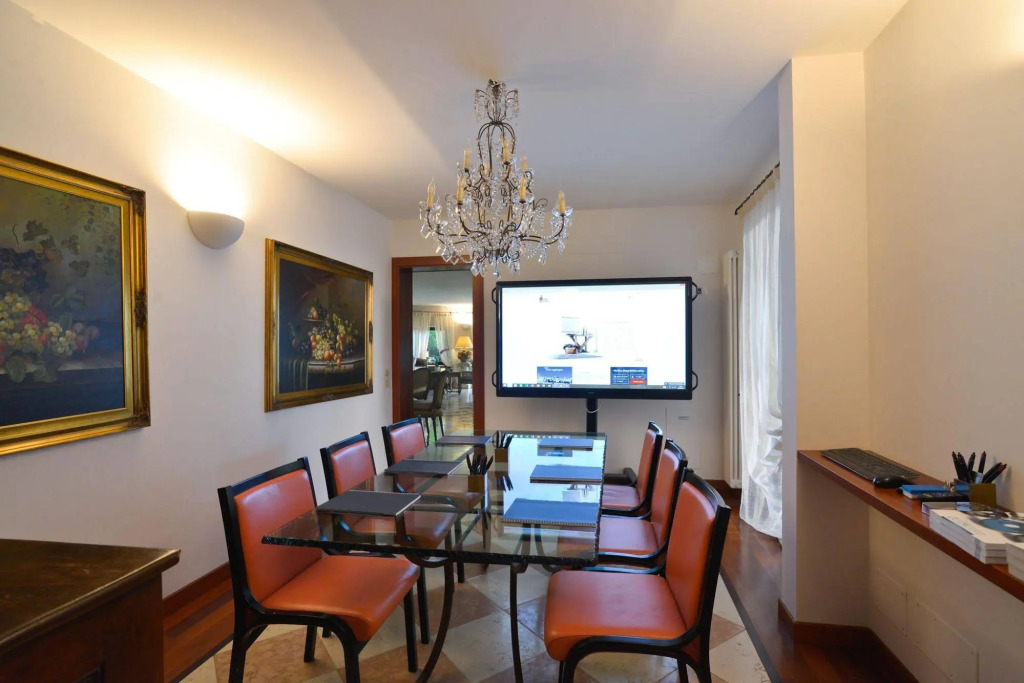 Like Home Boutique Hotel 3 min, Orio Airport