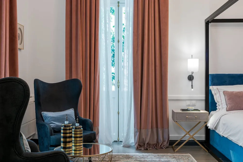 2 Mazi Suites