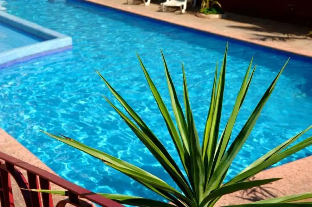 Del Real Hotel & Suites