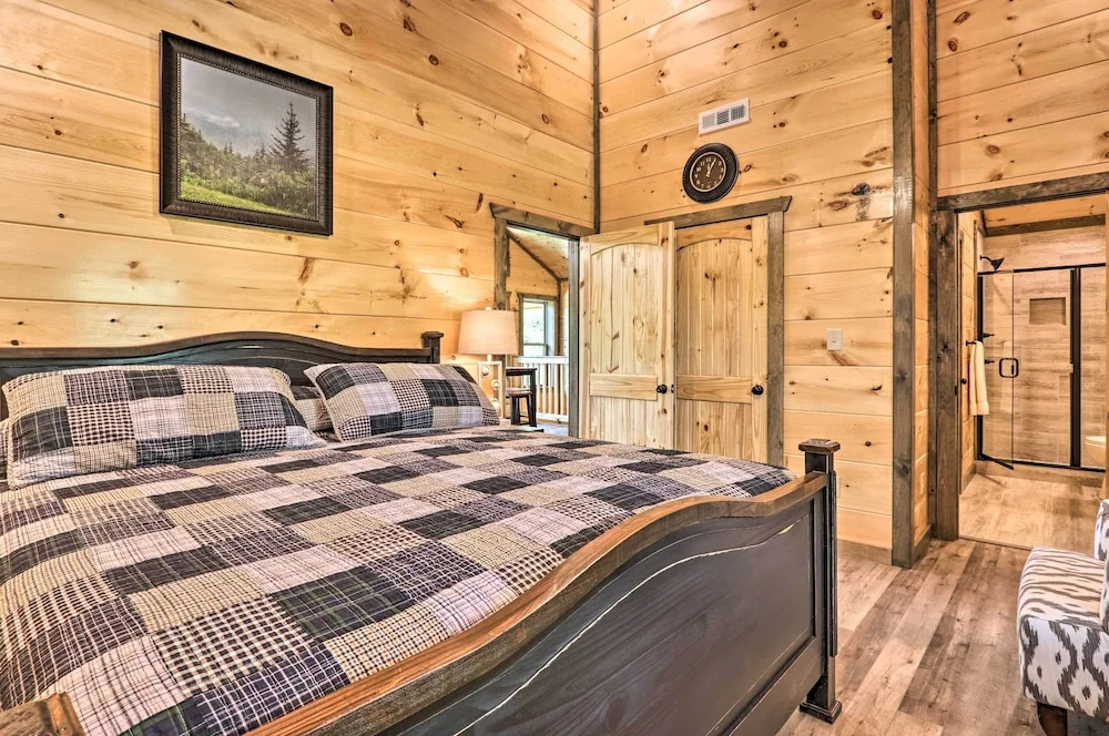 Hot Tub, Game Room, Decks: Cabin in Gatlinburg
