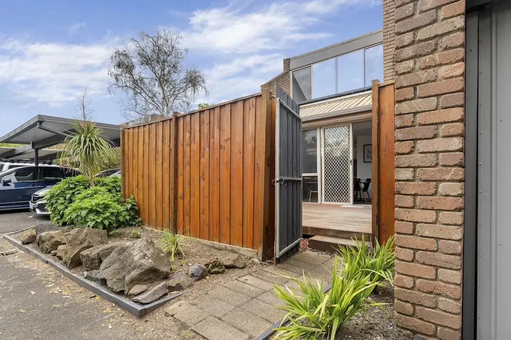 Spacious 3-bed Townhouse With Courtyard