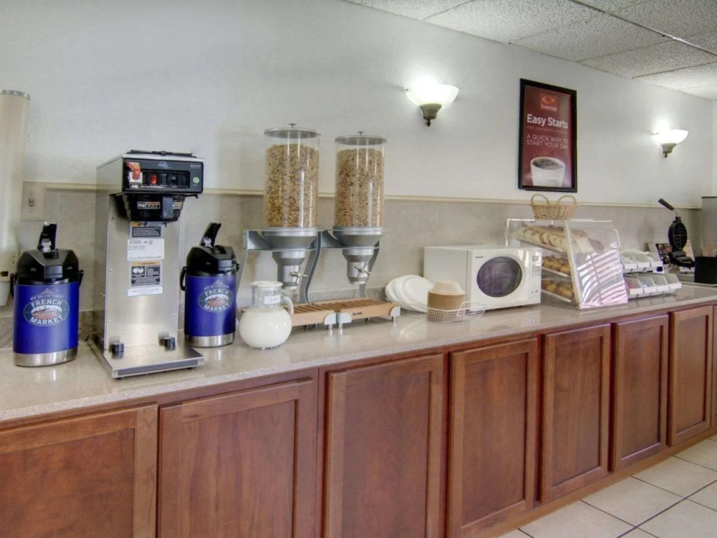 Econo Lodge Conference Center