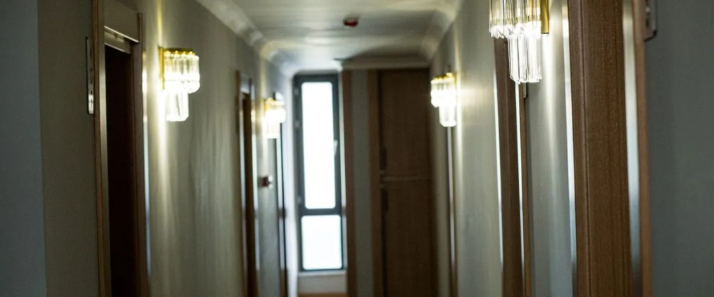 Grand White Hotel
