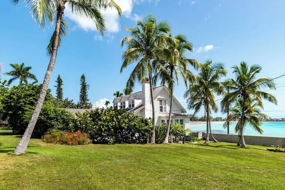 Oceanfront Oasis: Luxury Home With Sunset Views