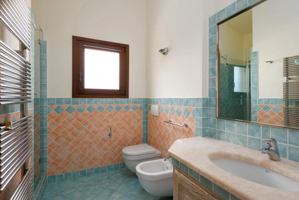 Apartment has a double bedroom with sea view, a bathroom with a shower, large living room with sofa--MOLARA 3_PP