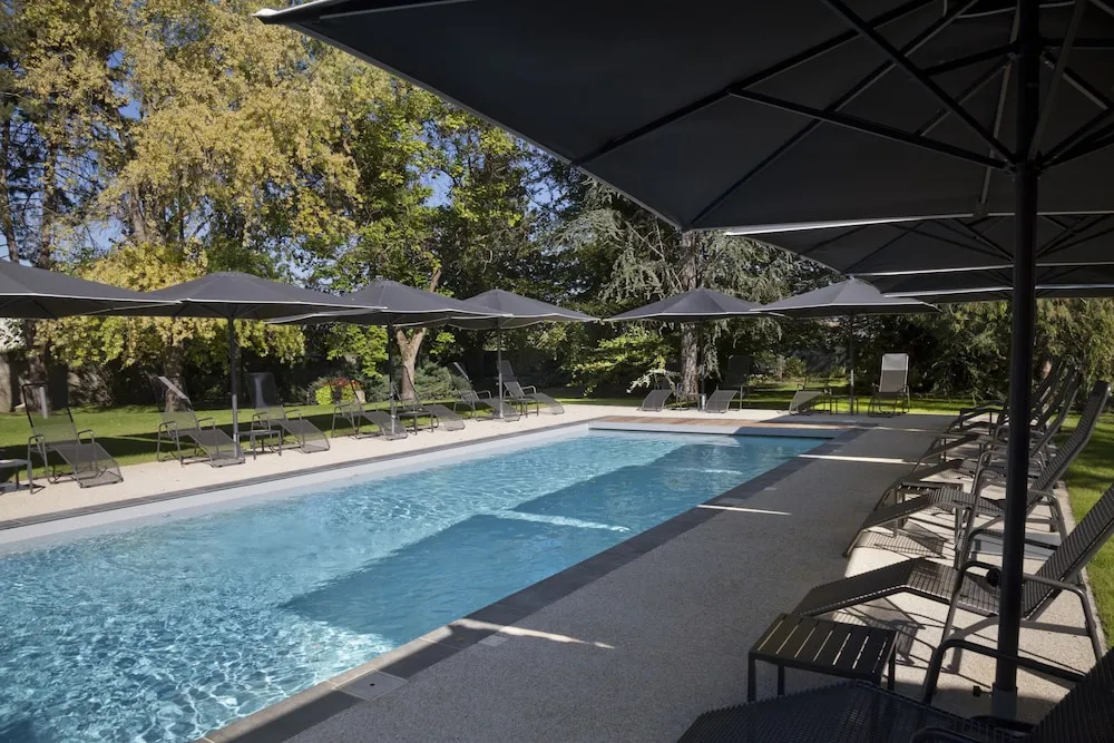 Aux Deux Clefs Hostellerie Groff