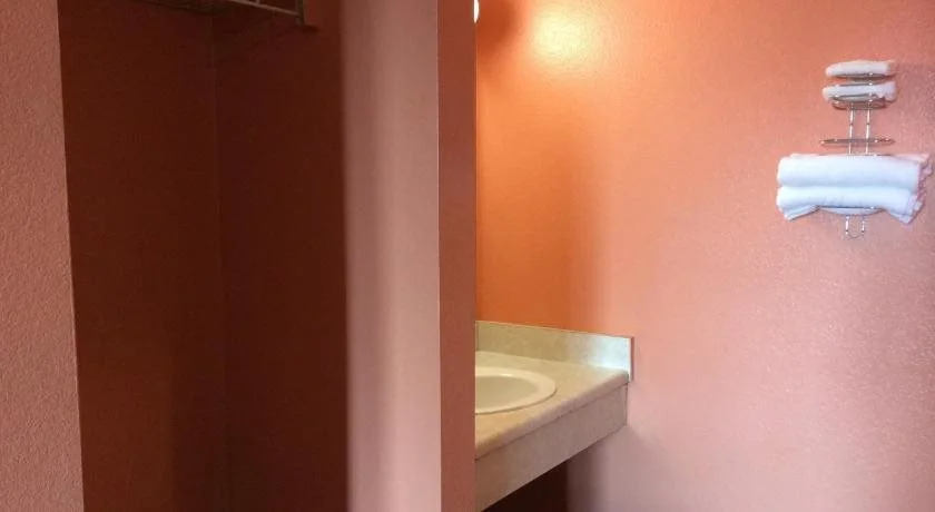 SimpleStay Suites - Downtown San Bernardino