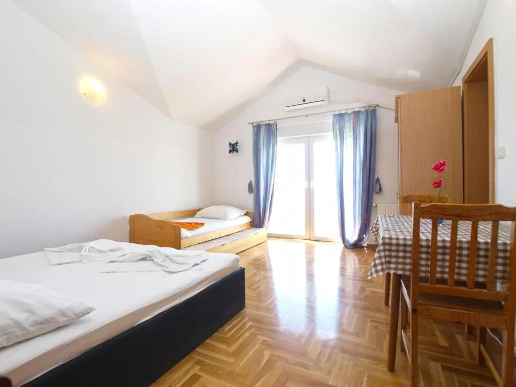 Apartments Anto 1598