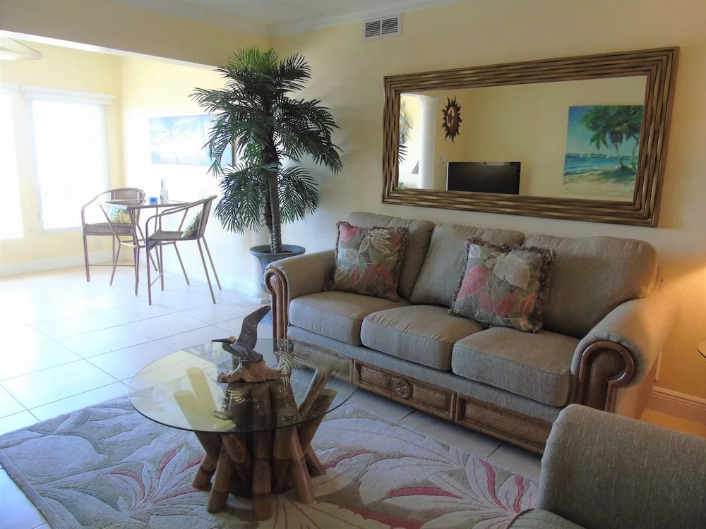 Sunset Royale - 302 1 Bedroom 1 Bathroom Apts