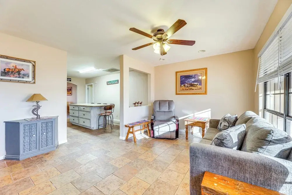 Near Golfing & Green Spaces: Florence Family Home!