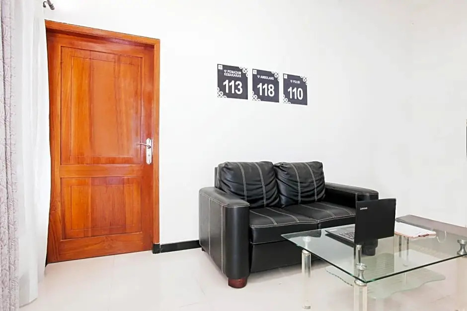 OYO Life 3183 Kost Putri Biru Sigura-gura